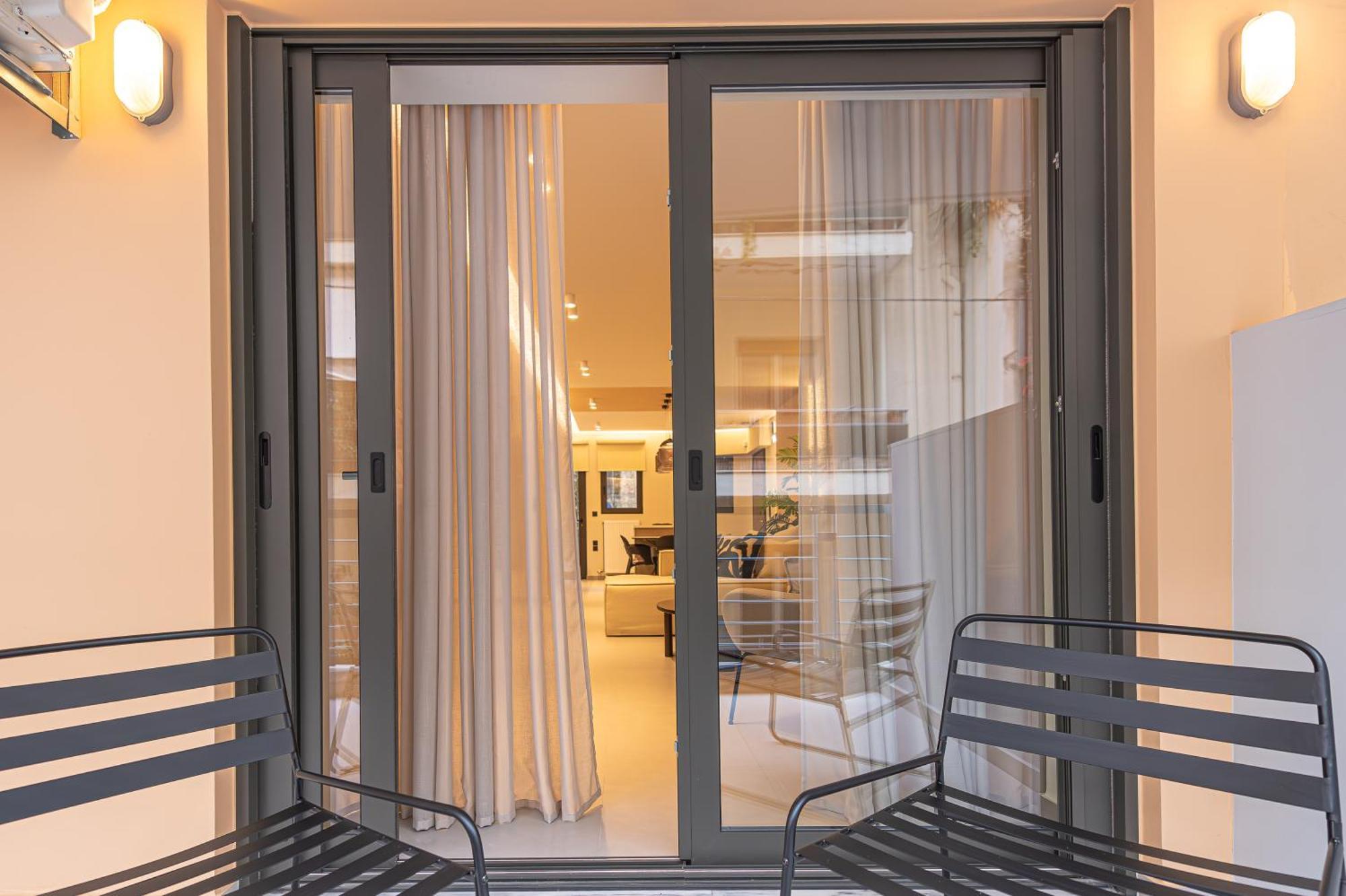 Phaedrus Living: Luxury Modern City Flat Koukaki Атина Екстериор снимка